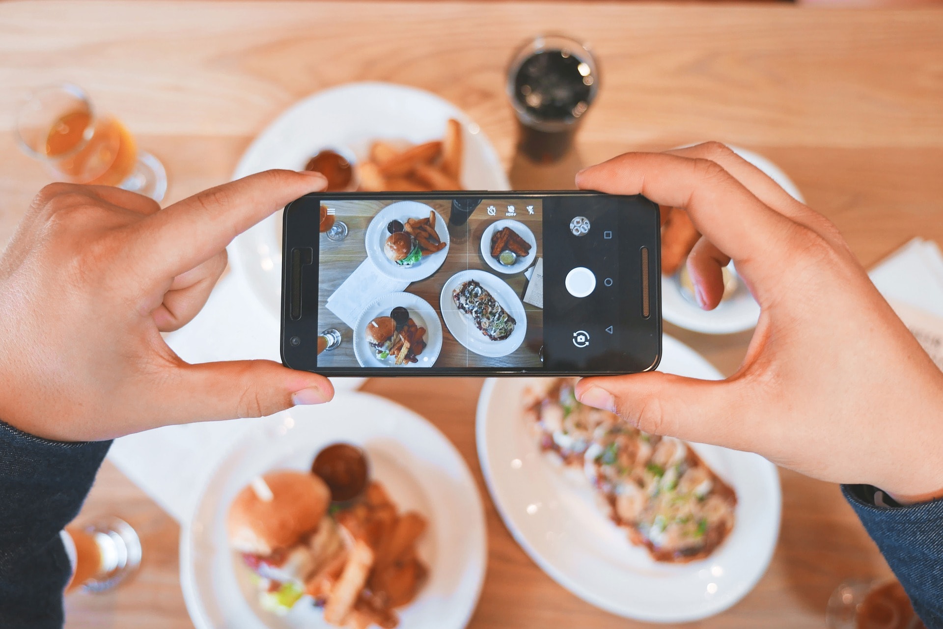 Tastyなどの料理動画で話題 俯瞰撮影の方法とは